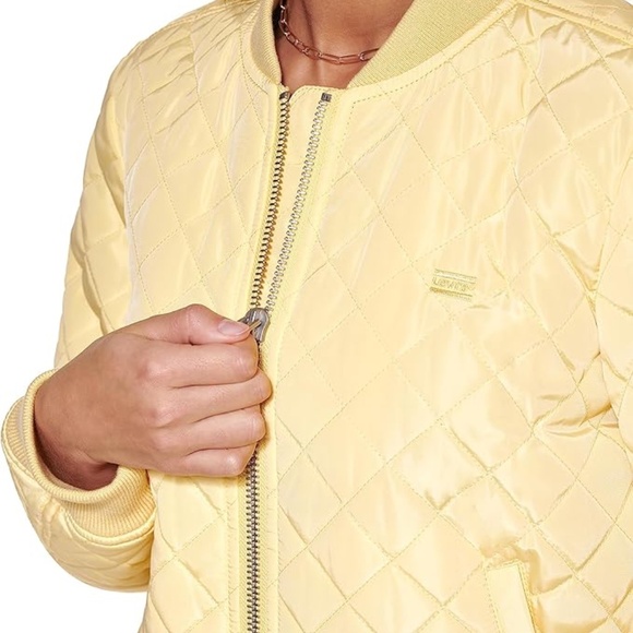 Brand New Levi's Women's Yellow Size Extra small Diamond Quilted Bomber Jacket - Picture 10 of 10